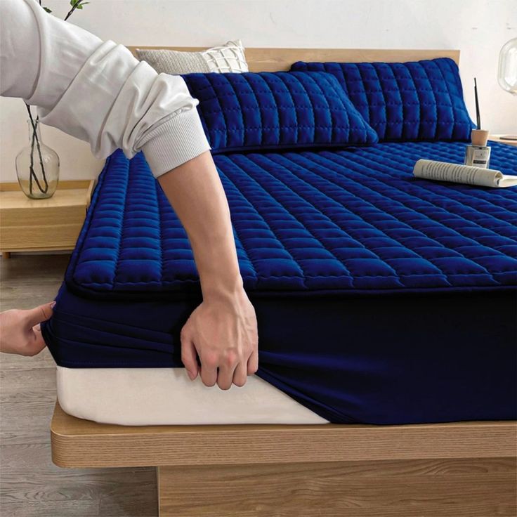 Ultrasonic Quilted Mattress Cover 100% Waterproof (Blue)